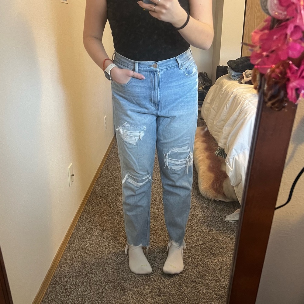 American Eagle Mom Jeans